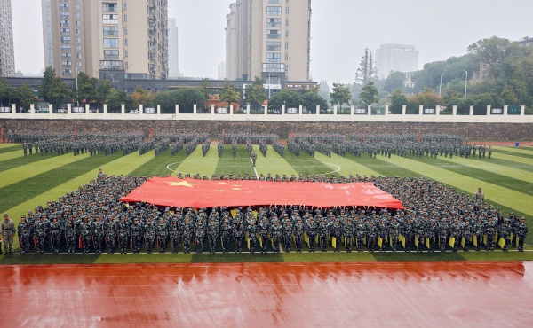 青春无惧风雨 磨砺铸就成长 学院2024级军训总结大会圆满结束